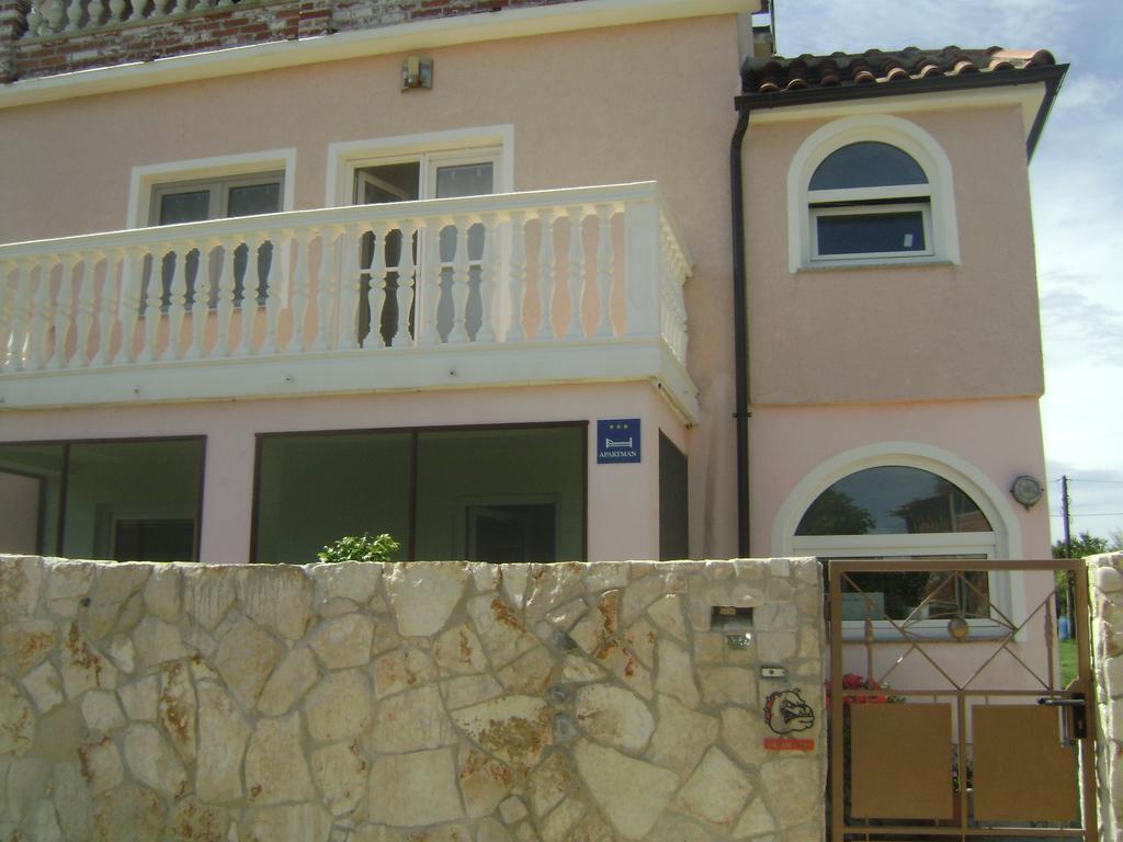 Apartament Nada *